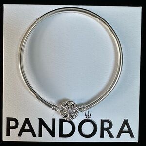 Pandora Sparkling Snowflake Clasp Silver Bangle Bracelet